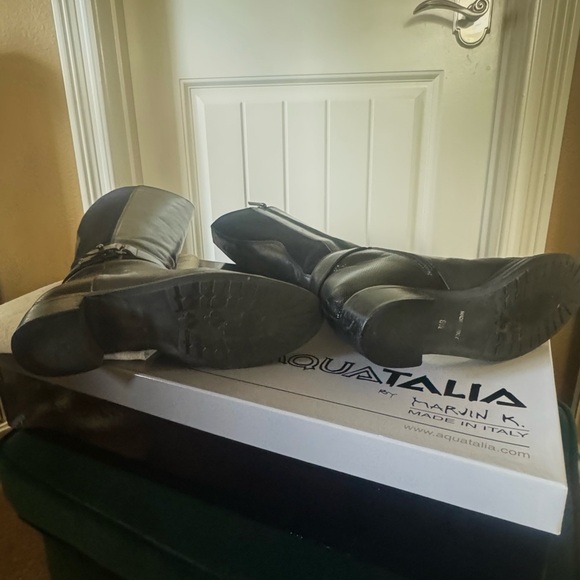 Aquatalia Women's Black Leather Boots - Excellent Condition - Picture 4 of 5